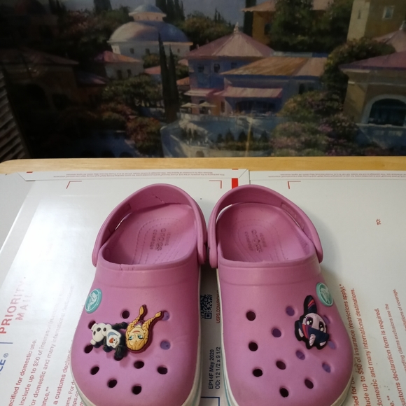 🚣🏩CROCS CHILD SIZE 10 SLIPPERS🎠💒 - Picture 9 of 13